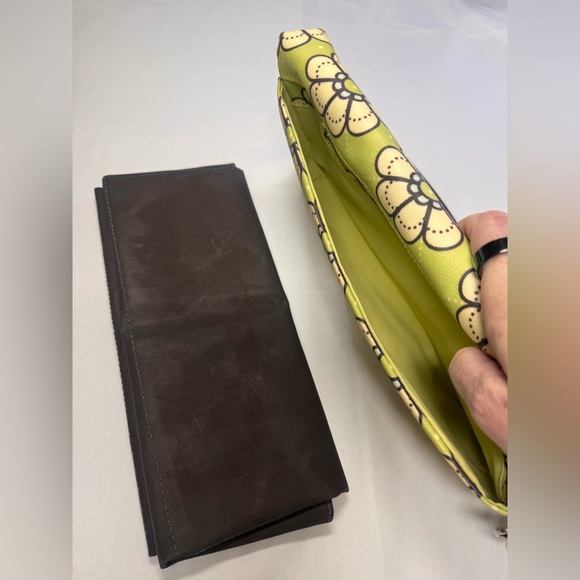 Petunia Pickle Bottom Clutch/Shoulder Bag - Green Daisy Floral - Picture 6 of 10